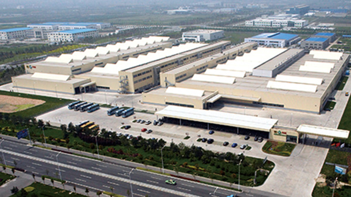 舍弗勒(中国)有限公司太仓二厂投产,2014年重新组建,主要生产汽车底盘和带链系统零部件,包括轮毂轴承、电子驻车制动器、底盘滚轮、超越皮带轮和水泵轴承,并生产纺织轴承和滚珠丝杠支撑轴承等工业产品。