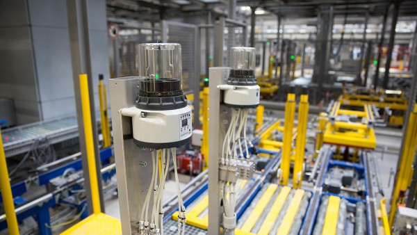 Autonomous subsystems ensure a reliable material flow in Schaeffler’s new storage and distribution center.